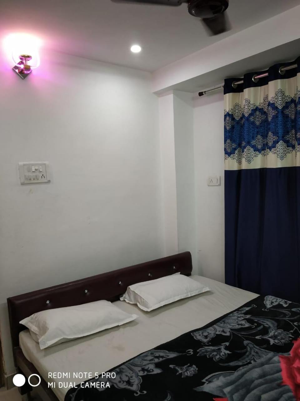 New Hotel Yatri Niwas Varanasi Exteriör bild
